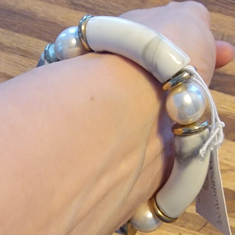 Meghan Browne Style Lotti White Chunky Resin Bead Stretch Bracelet - Picture 7 of 13